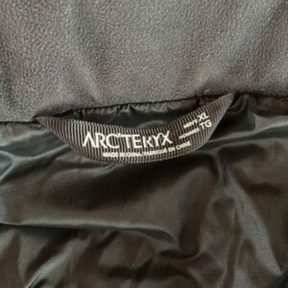 Arc’Teryx Gore-Tex Hooded Jacket - Picture 2 of 11